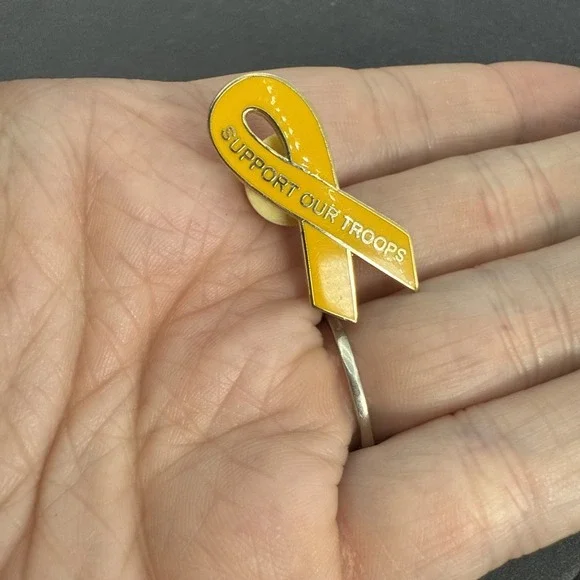 Vintage Support Our Troops Gold Tone Enamel Lapel Pin - Picture 5 of 6